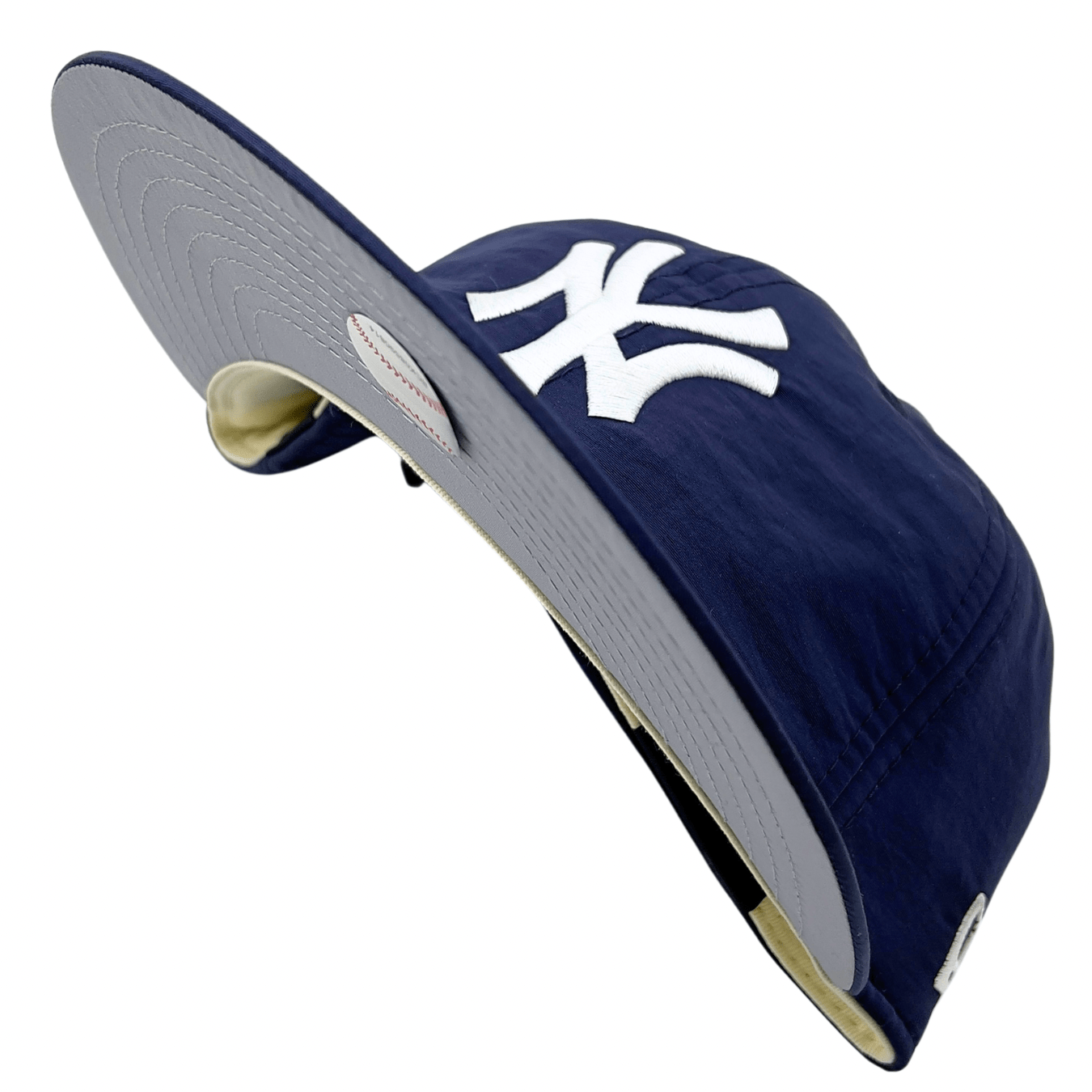 New York Yankees 9Fifty Nylon Retro Crown Strapback Hat in navy and white