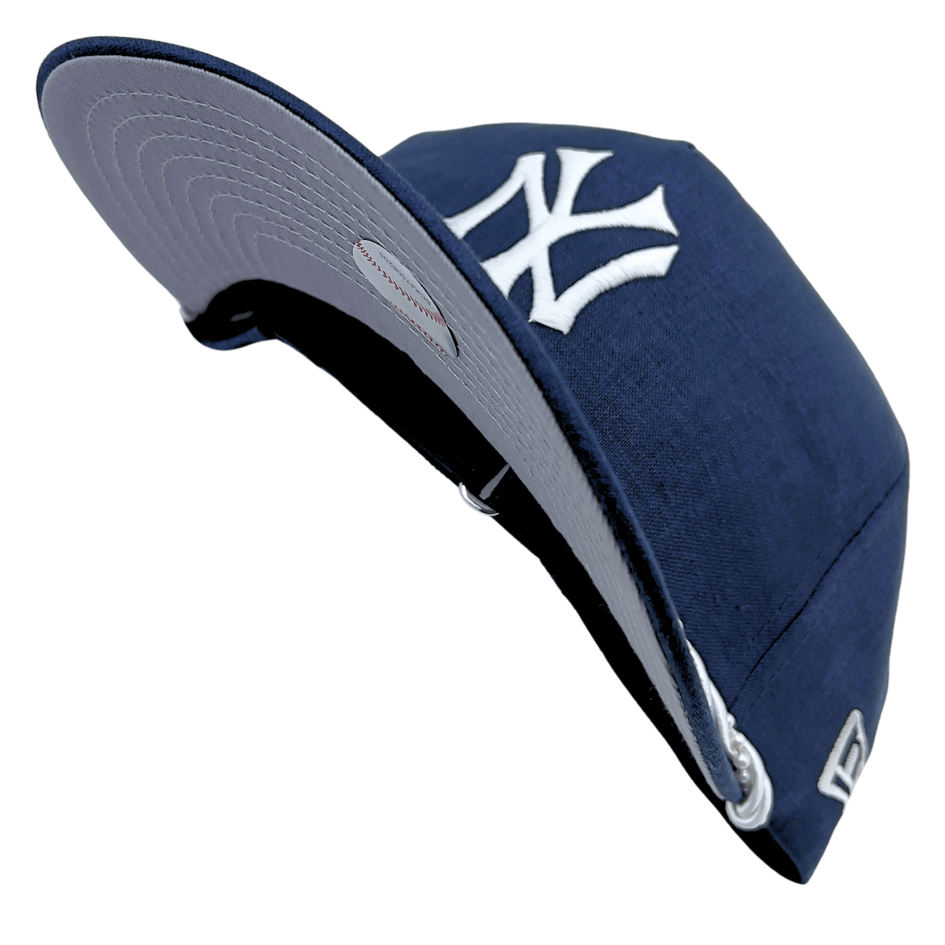 New York Yankees Pearl Rope Golfer Strapback Hat in navy and white